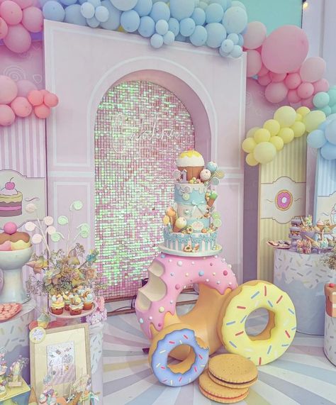 Candyland Theme 1st Birthday Party, Candyland Pastel Theme Party, Candyland Backdrop Ideas, Land Of Sweets Birthday Party, Candyland Theme Photoshoot, Three Is So Sweet Birthday, Pastel Candyland Birthday Party, Candy Land Theme Decorations, Candyland Birthday Party Decorations