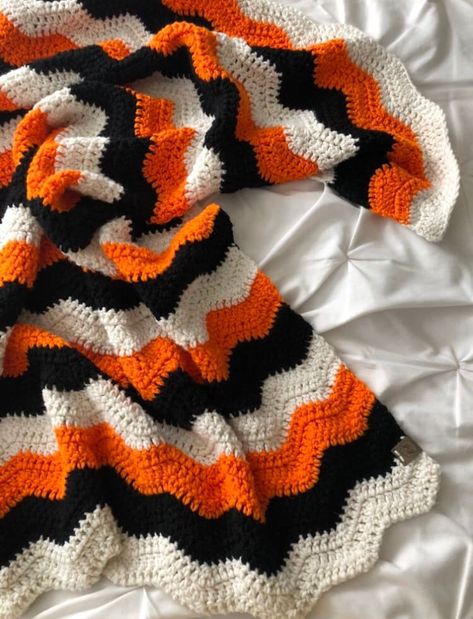 Harley Davidson Decor, Gender Neutral Baby Blanket, Green Baby Blanket, Fall Blanket, Halloween Blanket, Baby Afghan Crochet, Crochet Fall, Crochet Blog, Sf Giants