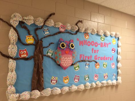 Owl Themed Welcome Back Bulletin Board Preschool Welcome Board, Owl Classroom Decor, Owl Bulletin Boards, November Bulletin Boards, Kindergarten Bulletin Boards, Owl Theme Classroom, Teacher Bulletin Boards, Owl Classroom, Fall Bulletin Boards