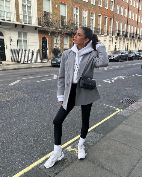 All Posts • Instagram Leggins Outfit, Outfits Leggins, Sporty Chic Outfits, Looks Adidas, Look Legging, Chique Outfit, New Balance Outfit, Winter Fashion Outfits Casual, Outfit Chic