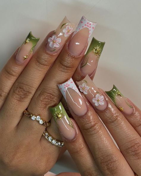 Nyc Nails, Hippie Nails, Green Nail, Girly Acrylic Nails, Unique Acrylic Nails, Pink Acrylic Nails, Square Acrylic Nails, Fire Nails, Funky Nails