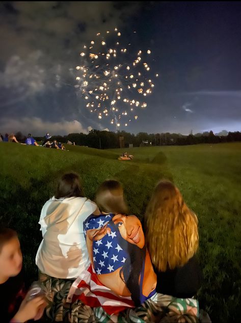 Tsitp Fourth Of July, 4th Of July Photo Inspiration, Summer Aesthetic America, Summer Americana Aesthetic, Fourth Of July Party Ideas Games, Memorial Day Weekend Aesthetic, Fourth Of July Vibes, Summer 2024 Vibes, Fourth Of July Ideas With Friends