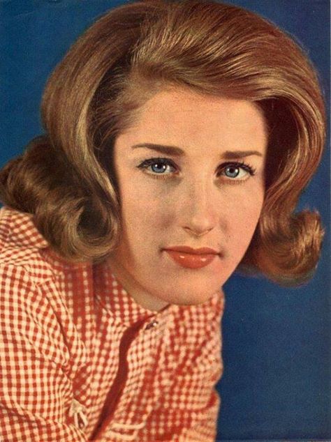 Leslie Gore Leslie Gore, Party Lyrics, Lesley Gore, Jill Scott, American Bandstand, Wall Of Sound, Quincy Jones, 60s Music, Roll Paper