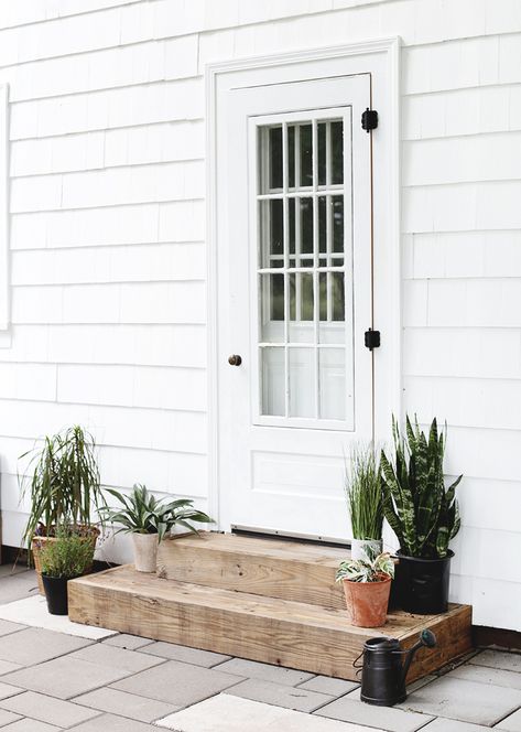 DIY Outdoor Wood Steps #diy #outdoorsteps #porchsteps Step Ideas, Wood Steps, Outdoor Steps, Wooden Steps, Porch Steps, Front Porch Decorating, Outdoor Wood, Decoration Design, Backyard Patio