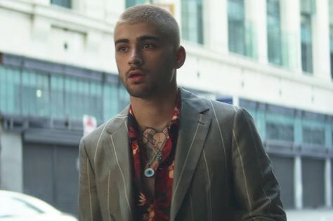 Zayn Malik's New Music Video Comes With Some Free Style Advice - In the video for his new single "Dusk Till Dawn" featuring Sia, Zayn Malik flexes in some of menswear's most relevant trends. Zayn Malik News, Malik One Direction, One Direction Art, Zayn Malik Photos, Zayn Malik Pics, My Idol, Dusk Till Dawn, Best Song Ever, Zayn Malik