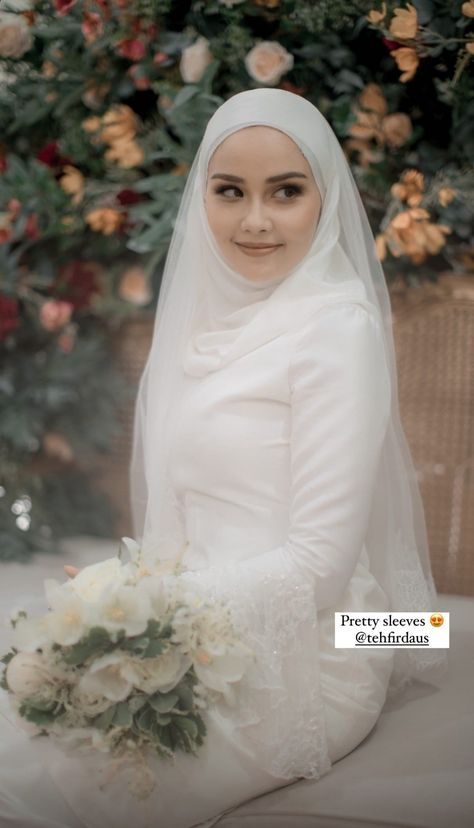 Melayu Wedding Dress, Malay Wedding Photography, Malaysian Wedding Dress, Melayu Wedding, Malaysian Wedding, Malay Wedding Dress, Muslim Wedding Hijab, Muslim Wedding Photos, Wedding Hijab Styles