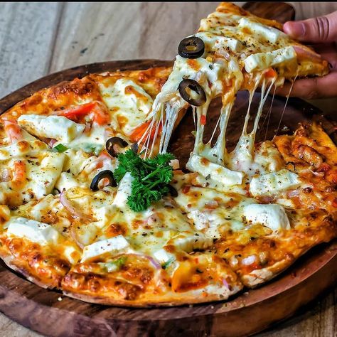 khaane pe charcha™️ on Instagram: “In Frame - Pizza Cheese Pull ! ❤❤👅😍 Tag your pizza Buddy ! 🙈🙈❤ . . . . . . . . Picture Credit - @foodiesince96 . . . . . . . . .…” Pizza Pictures Instagram, Pizza Cheese Pull, Pizza Pictures, Cheese Pull, Margarita Pizza, Pizza Cheese, Local Pizza, Cheesy Garlic Bread, Italian Salad