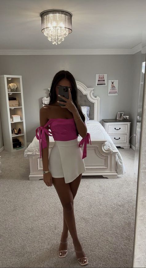 Valentines Dinner Outfit, Summer Birthday Outfits, 21st Birthday Outfits, Night Out Outfit, White Skirt, Fancy Outfits, Pink Top, Night Outfits, Elegant Outfit