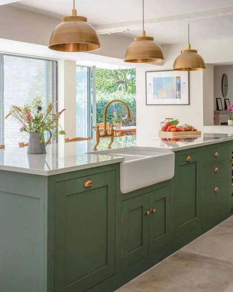 Cotswold Kitchen Ideas, Farrow And Ball Green Kitchen, Green Kitchen Aesthetic, Green Country Kitchen, Farm Kitchen Ideas, Green Shaker Kitchen, Farrow And Ball Kitchen, Cornwall House, Grey Shaker Kitchen