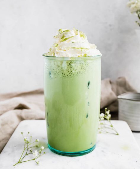 A creamy and delicious Iced Matcha Latte that is full of healing ingredients that does a body good. It is Whole30, Keto, Paleo and Dairy Free. #ketodrinks #icedmatchalatte #matcha #ketomatcha #paleo #dairyfree #drinks #Whole30drinks Matcha Drink Recipes, Dairy Free Whipped Cream, What Is Matcha, Matcha Latte Recipe, Anti Inflammation Recipes, Whole30 Keto, Iced Matcha Latte, Matcha Drink, Nutrition Drinks