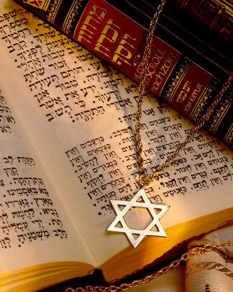 🇮🇱🇮🇱❤️❤️ Jewish Aesthetic, Prayer Books, Messianic Judaism, Hebrew Prayers, What I Like About You, Learn Hebrew, Jewish Star, Jewish Culture, Yom Kippur