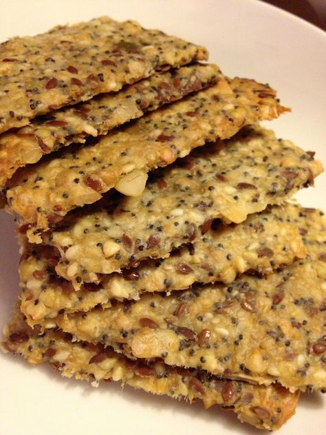 Savory Crackers Recipe, Sweet Ravioli, Scandinavian Cookies, Almond Crackers, Seed Crackers Recipe, Homemade Crackers Recipe, Oat Crackers, Savoury Crackers, Healthy Crackers