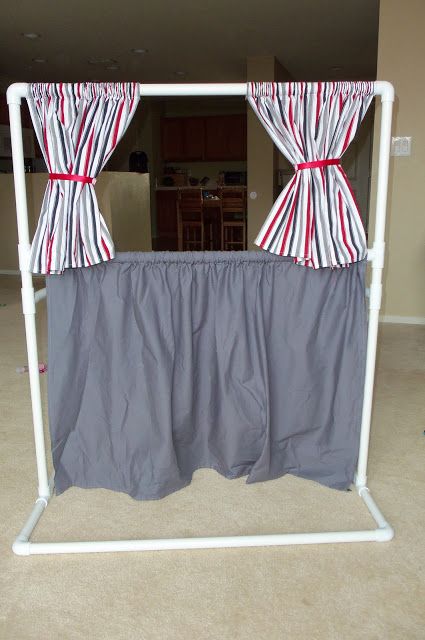 Cutesy Crafts: Puppet Theater....is could also be used for K-1 retellings for checks for understanding Ideas Con Pvc, Kids Puppet Theater, Puppet Stage, Puppets Diy, Cute Sewing Projects, Puppet Making, Puppet Theater, Homemade Toys, Diy Classroom