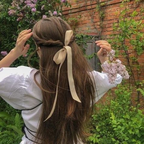 Cottage Core Hairstyles, Cottage Core Hair, Cottagecore Hairstyles, Cottagecore Hair, Trendy Hairstyle, Ribbon Hairstyle, Hair Ribbon, American Beauty, Aesthetic Hair