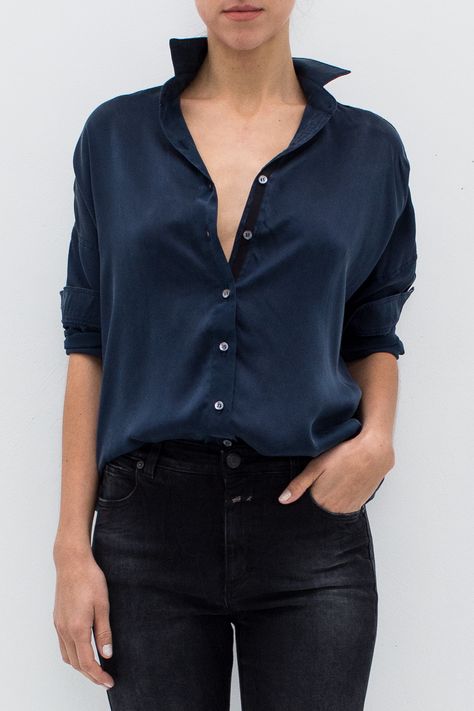 Ode to the silk button-down. Button Blouse Outfit, Silk Shirt Outfit, Cross Halter Top, Fashion Designer Studio, Fashion Student, Cool Winter, Silk Satin Dress, Designer Studio, Mode Inspo