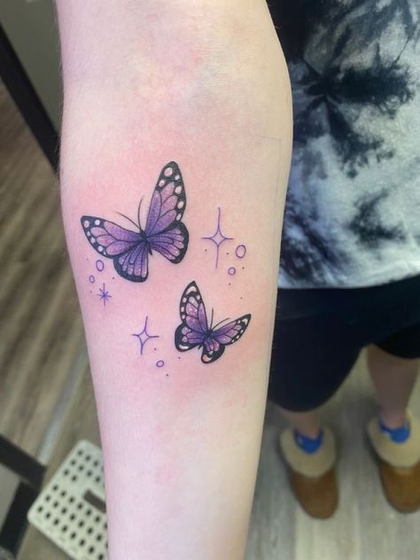 Purple Butterfly Tattoo, Purple Tattoos, Butterfly Hand Tattoo, Flying Tattoo, Pink Tattoo, Flower Wrist Tattoos, Small Butterfly Tattoo, Tattoo Cat, Cute Tattoos For Women