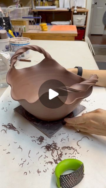 Stacia Miller on Instagram Handbuilt Clay Ideas, Pottery Bowls Ideas, Slab Clay Projects, Ideas Con Ceramica, Pottery Wheel Ideas, Handbuilt Pottery Ideas, Pottery Bowls Handmade, Slab Pottery Ideas, Pottery Wheel Diy