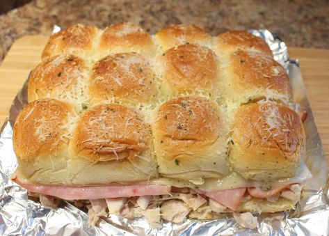 Chicken Cordon Bleu Sliders - Palatable Pastime Chicken Cordon Bleu Sliders, Cordon Bleu Sliders, Chicken Swiss Cheese, Hawaiian Roll Recipes, Creamy Honey Mustard, Savory Rolls, Appetizers Savory, Sliders Sandwiches, Shredded Rotisserie Chicken