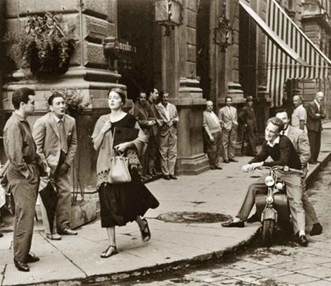 Ruth Orkin Photography, Paris 1920s Aesthetic, Ruth Orkin, Head Comic, Berenice Abbott, Alfred Eisenstaedt, Famous Pictures, Kaiser Wilhelm, Famous Photos