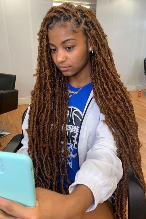 Brown Soft Distressed Locs Loc Hairstyle Ideas, Distressed Soft Locs, Knotless Braid Hairstyles, Locs Distressed, Distressed Faux Locs, Curl Hairstyle, Colored Locs, Faux Locs Styles, Knotless Braid