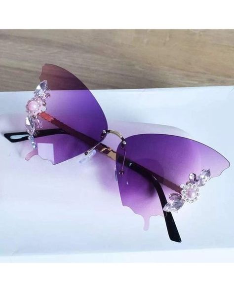 Pretty Sunglasses, Fancy Glasses, Timeless Fashion Pieces, Purple Accessories, Fancy Jewelry Necklace, Pretty Jewelry Necklaces, Trendy Glasses, Fancy Jewellery Designs, Cute Sunglasses