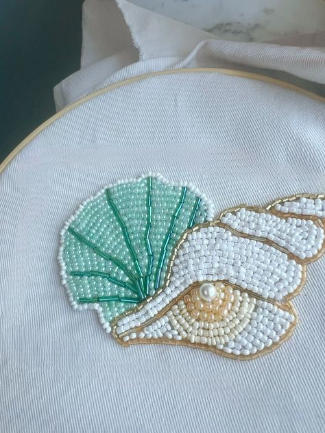 Bead embroidery sea shell, conch shell Bead embroidered Shell Tshirt, Shell Bead Embroidery, Beaded Seashell, Easy Beaded Embroidery, Easy Bead Embroidery, Embroidery Shells, Beaded Shell, Seashell Embroidery, Shell Embroidery