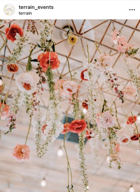 Wedding Flowers From Ceiling, Upside Down Balloons Ceiling, Spring Color Wedding, Hanging Florals Wedding, Flowers Hanging From Ceiling, Wedding Tent Draping, Wedding Flower Arrangements Church, Weding Decoration, Floral Chandelier Wedding