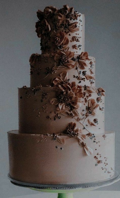 Beige Wedding Decor, Academia Wedding, Dark Academia Wedding, Church Wedding Ceremony, Studio Photography Fashion, Dream Wedding Cake, Dream Wedding Decorations, Beige Wedding, Ideal Wedding