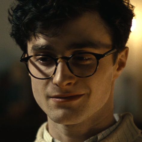 Daniel Radcliffe - Allen Ginsberg Allen Ginsberg Kill Your Darlings, Daniel Radcliffe Kill Your Darlings, Kill Your Darlings, Allen Ginsberg, Grandpa Core, Cute Tumblr Wallpaper, Daniel Radcliffe, Dark Academia Aesthetic, Cinematic Photography