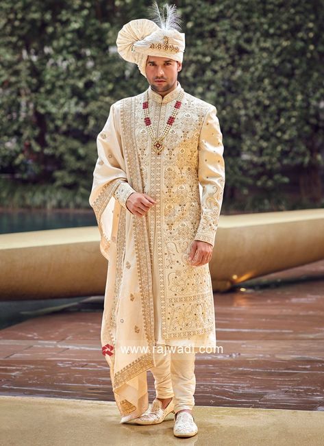 Sherwani For Men Wedding Royals, Indian Wedding Sherwani, Bride Fashion Illustration, Indian Groom Dress, Groom Sherwani, Sherwani For Men Wedding, Wedding Kurta, Groom Pose, Wedding Kurta For Men