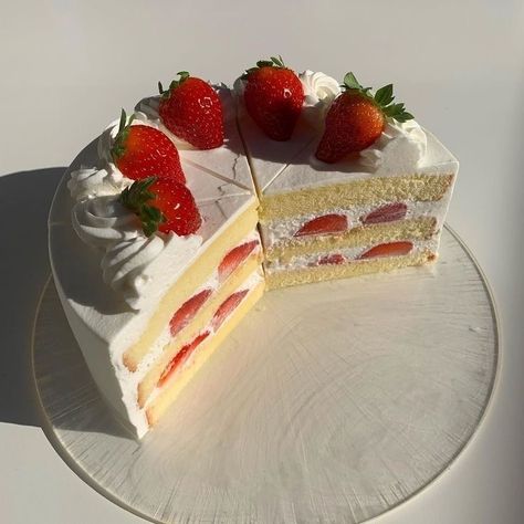 #strawberry Cute Baking, Pretty Dessert, A Piece Of Cake, Think Food, Pretty Birthday Cakes, Just Cakes, Köstliche Desserts, Piece Of Cake, Cute Desserts