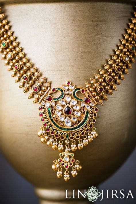 Mid length chain collection Gujrati Wedding, Bride Design, Temple Jewelry Necklace, Gold Temple Jewellery, Antique Necklaces Design, Antique Gold Jewelry Indian, Indian Wedding Inspiration, Pearl Jewelry Design, Antique Jewellery Designs