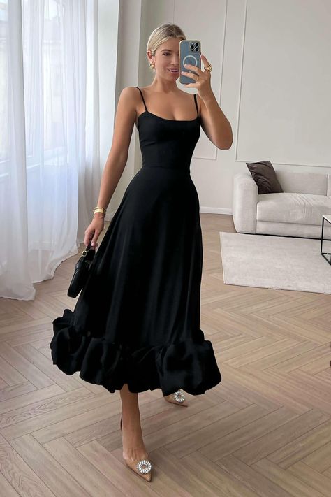 Estilo Chic, Solid Color Dress, Midi Dress Party, Elegant Dresses Long, Bustiers, Hot Dress, Spaghetti Strap Dresses, Strap Dress, Cami Dress