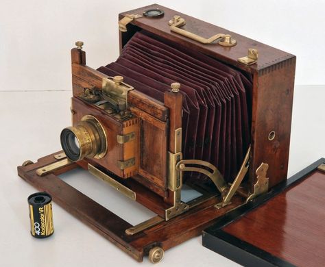 L.Cavalier - E.Suter chambre en bois coffret   #camera  #photography #buyfilmnotpixels  #analogue  #collectingcameras  #vintage  #1890s  #victorianage #victorian #cameraoftheday  #exclusive  #exclusiveCamera  #catawiki  #catawikicameras   https://www.catawiki.com/en/l/82457675 Victorian Camera, Old Camera, Camera Photography, Cameras, Lenses, Collectibles, Photography