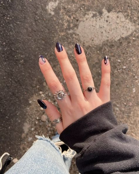 Silver Rings On Hand Aesthetic, Indie Rings Aesthetic, Alternative Rings Aesthetic, Rings Aesthetic Queer, Hand With Lots Of Rings, Ring Arrangement On Hand Aesthetic, Ring Combos Silver, Ring Layout On Hand, Grunge Rings Aesthetic