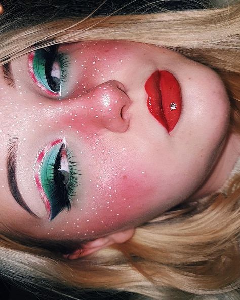 Christmas Freckles Makeup, Xmas Makeup, Freckles Makeup, So Weird, Elf Makeup, Pretty Makeup, Photo Look, Christmas Spirit, The Snow