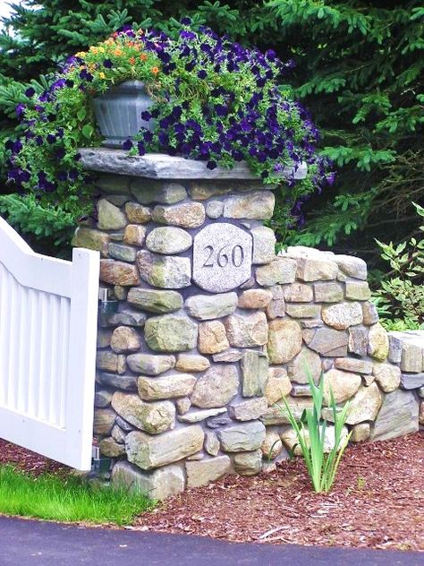 driveway entrance...do this with hand stacked stone? White Gate, Stone Entryway, Driveway Entrance Landscaping, Driveway Entrance, Driveway Design, Driveway Landscaping, Stone Pillars, Outdoor Stone, Easy Landscaping