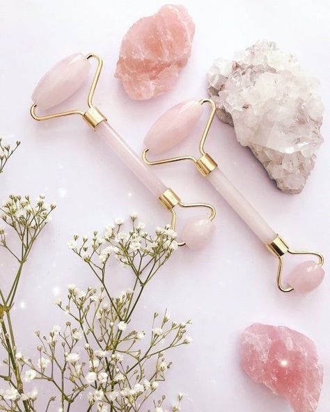 Rose Quartz Facial Roller, Jade Rolling, Facial Room, Skin Massage, Face Lifting, Jade Roller, Face Roller, Winter Skin Care, Facial Roller