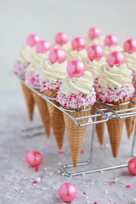 Cupcake Cones Cupcakes Funfetti, Cone Cupcakes, Ice Cream Cone Cupcakes, Cake In A Cone, Cupcake Cones, Neapolitan Ice Cream, Ice Cream Cupcakes, Ice Cream Birthday, Ice Cream Cones