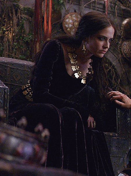 (99+) periodcostumefantasylover na Tumblrze House Mallister, Eva Green Camelot, Aesthetic Medieval, House Martell, Halloween Costumes 2022, Green Queen, Period Dress, Halloween This Year, Costume Drama