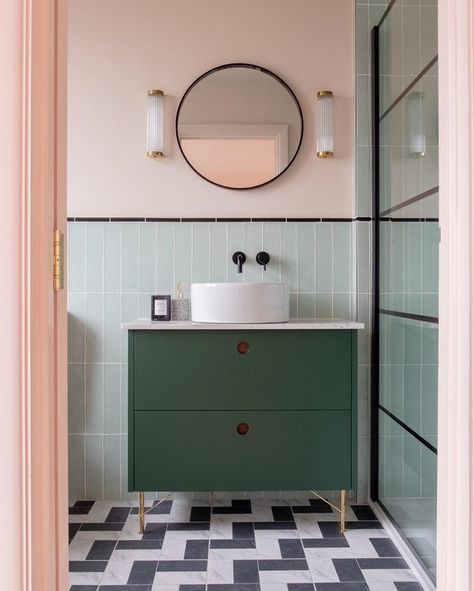 Mixing Old With New: 7 Vintage Bathroom Design Ideas That Will Make You Swoon | Hunker Deco Bathroom, Bad Inspiration, Steam Showers Bathroom, Bad Design, Pink Bathroom, Green Bathroom, Estilo Art Deco, Vintage Bathroom, Interior Deco