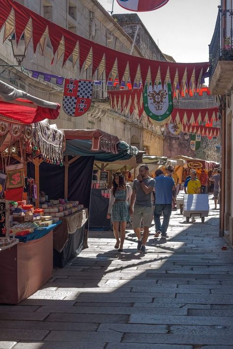 Medieval Party Ideas, Taverna Medieval, Medieval Banners, Medieval Tents, Kingdom Vbs, Market Tent, Medieval Banner, Medieval Banquet, Medieval Fair