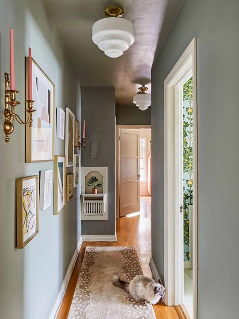 Dark Hallway Ideas, Hallway Paint Colors, Decoration Hall, Hallway Paint, Hallway Makeover, Hallway Colours, Narrow Hallway Ideas, Dark Hallway, Narrow Hallway Decorating