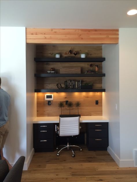 Kitchen Office Nook, Nook Office, Computer Nook, Kitchen Open Shelves, Closet Desk, Desk Nook, Tiny Home Office, Home Office Closet, Basement Office