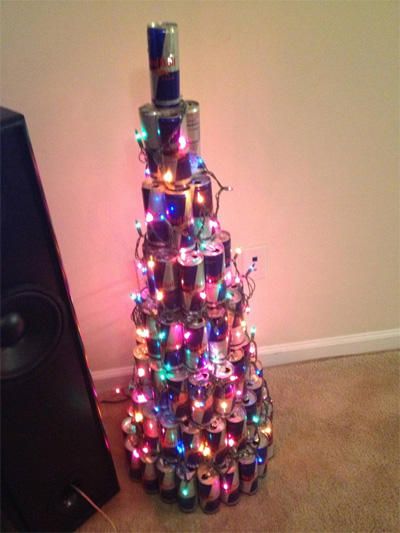 15 Best College Christmas Trees | SMOSH Energy Drink Crafts, Dorm Christmas Tree, Tree Energy, College Christmas, Real Aesthetic, Trash Party, Funny Christmas Tree, Gear Art, Future Apartment Decor