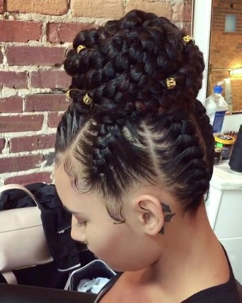 I want some braids that I'll be able to put into a bun Twisted Hair, Pelo Afro, Feed In Braid, Hair Done, Beautiful Braids, Girls Braids, Penteado Cabelo Curto, Braids For Black Women, Cornrow Hairstyles