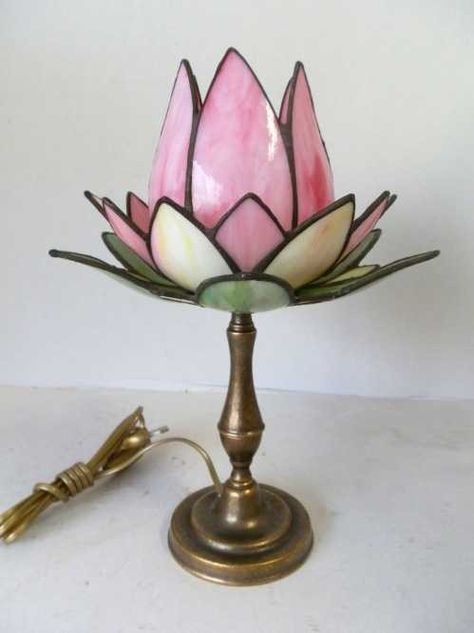 Tiffany Vitray, Tiffany Glass Art, Glass Art Design, Glass Art Pictures, Tiffany Art, Beach Glass Art, Glass Art Projects, Glass Lamps, Tiffany Glass