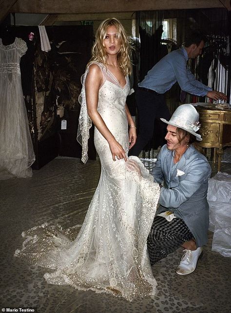 Galliano Wedding Dress, Kate Moss Wedding Dress, Kate Moss Wedding, Galliano Dress, Wedding Photo Book, Sacred Union, Iconic Weddings, Mario Testino, Dream Wedding Ideas Dresses