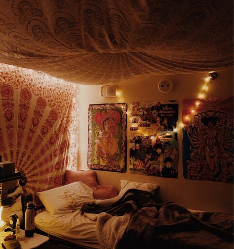 psychedelic 60s dorm room Tapestry Bedroom Ceiling, Tapestry On Ceiling Bedrooms, 60s Aesthetic Room, Dope Rooms, Ceiling Tapestry, Dorm Room Tapestry, Sofa Bed For Small Spaces, Room Improvement, Hippy Room