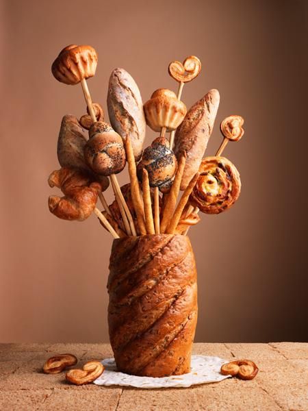 Amazing Art of Creating Food Landscapes, Inspiring Edible Decorations Bread Basket Display, Carl Warner, Bread Display, Edible Centerpieces, Bread Shaping, Bread Art, Bread And Pastries, Bread Basket, Artisan Bread